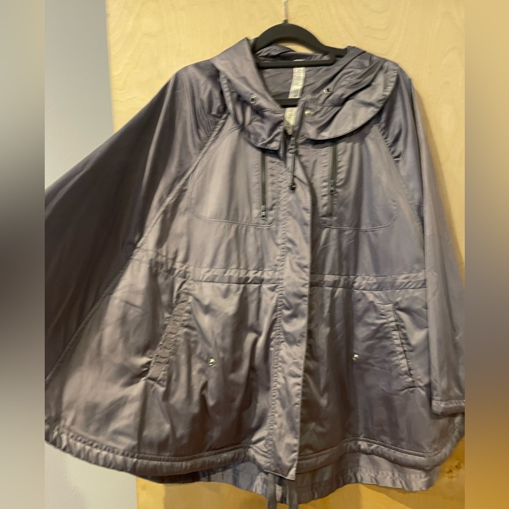 LULULEMON Rain Poncho! Size: M/L